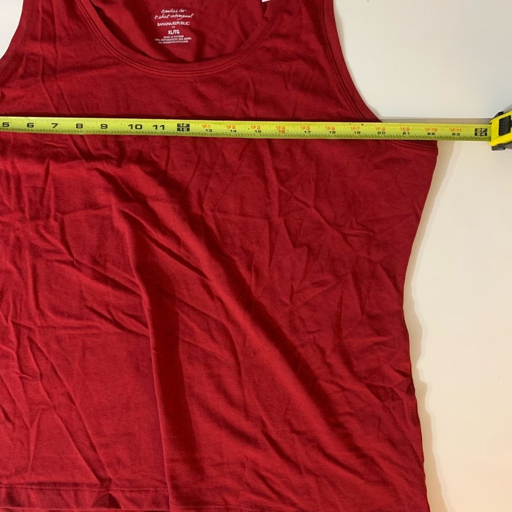 NWT Banana Republic scoop-neck tank. Measures 26” long, 22” pit to pit. - Picture 4 of 4